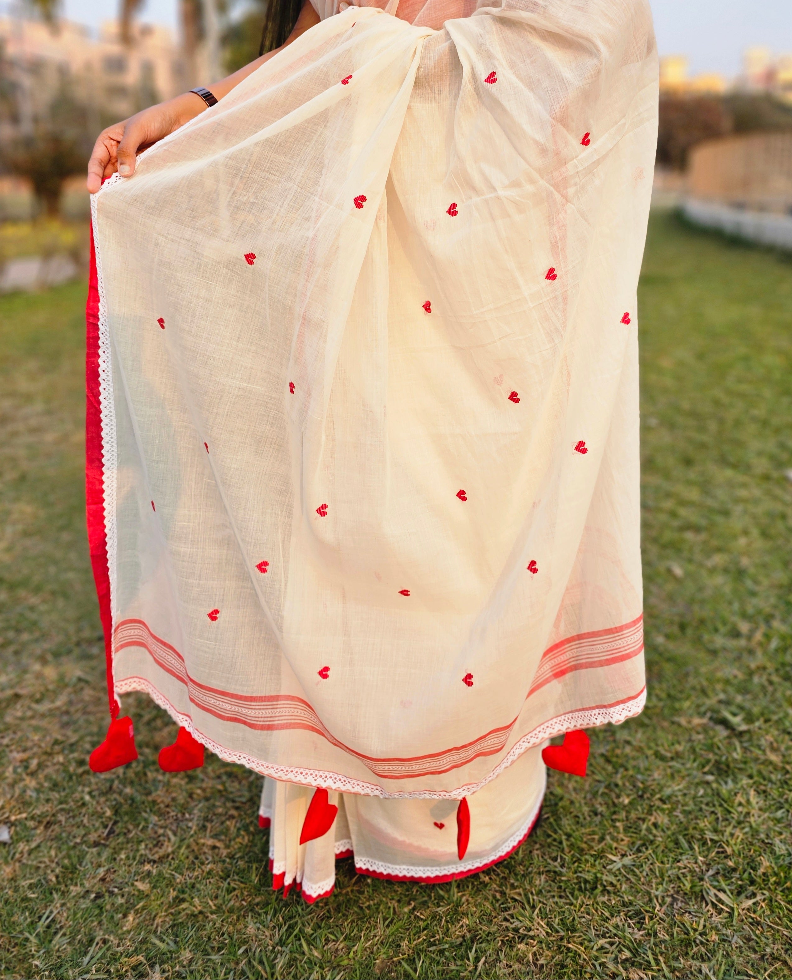 DILRUBA - White Red Handloom Saree