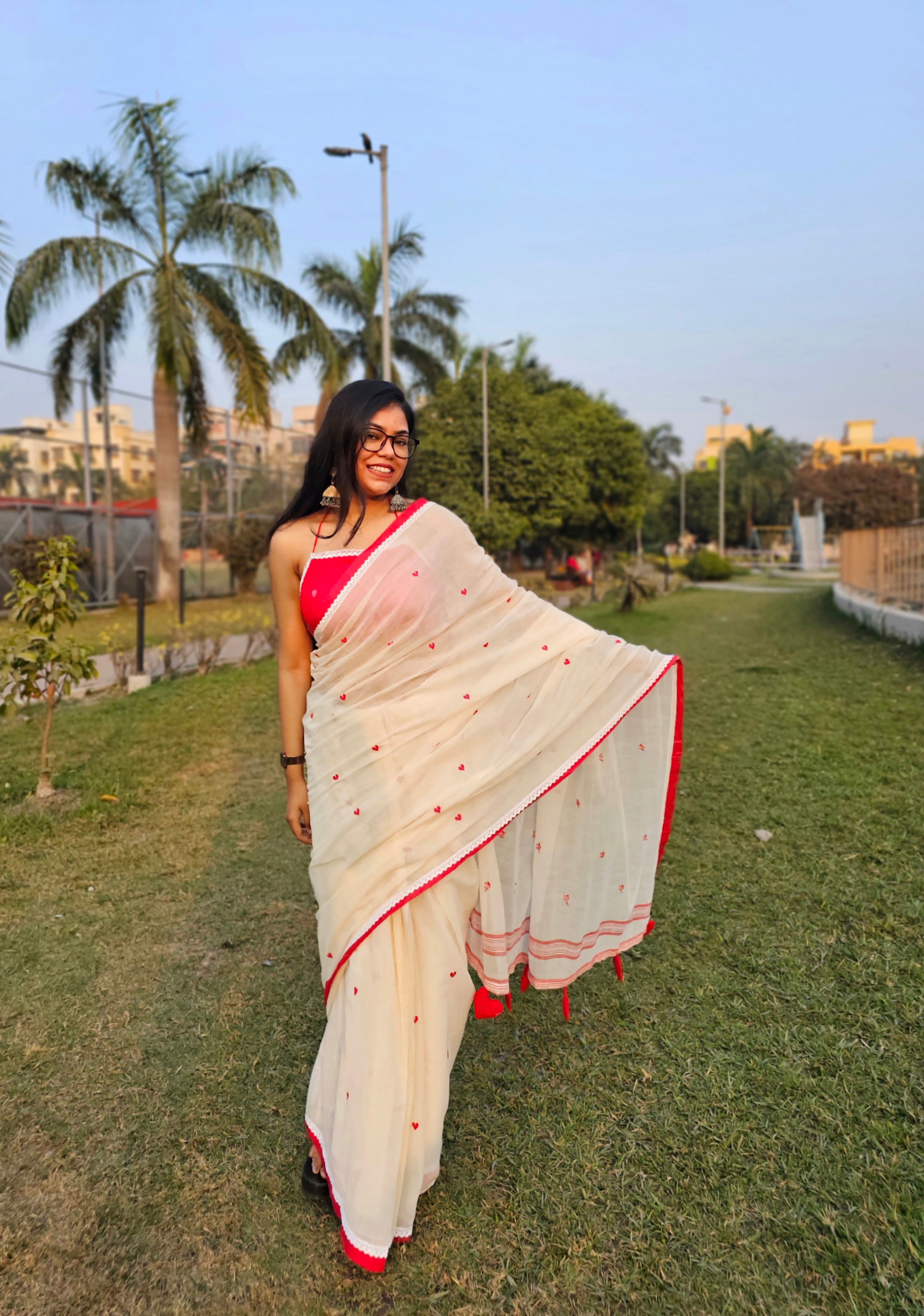 DILRUBA - White Red Handloom Saree