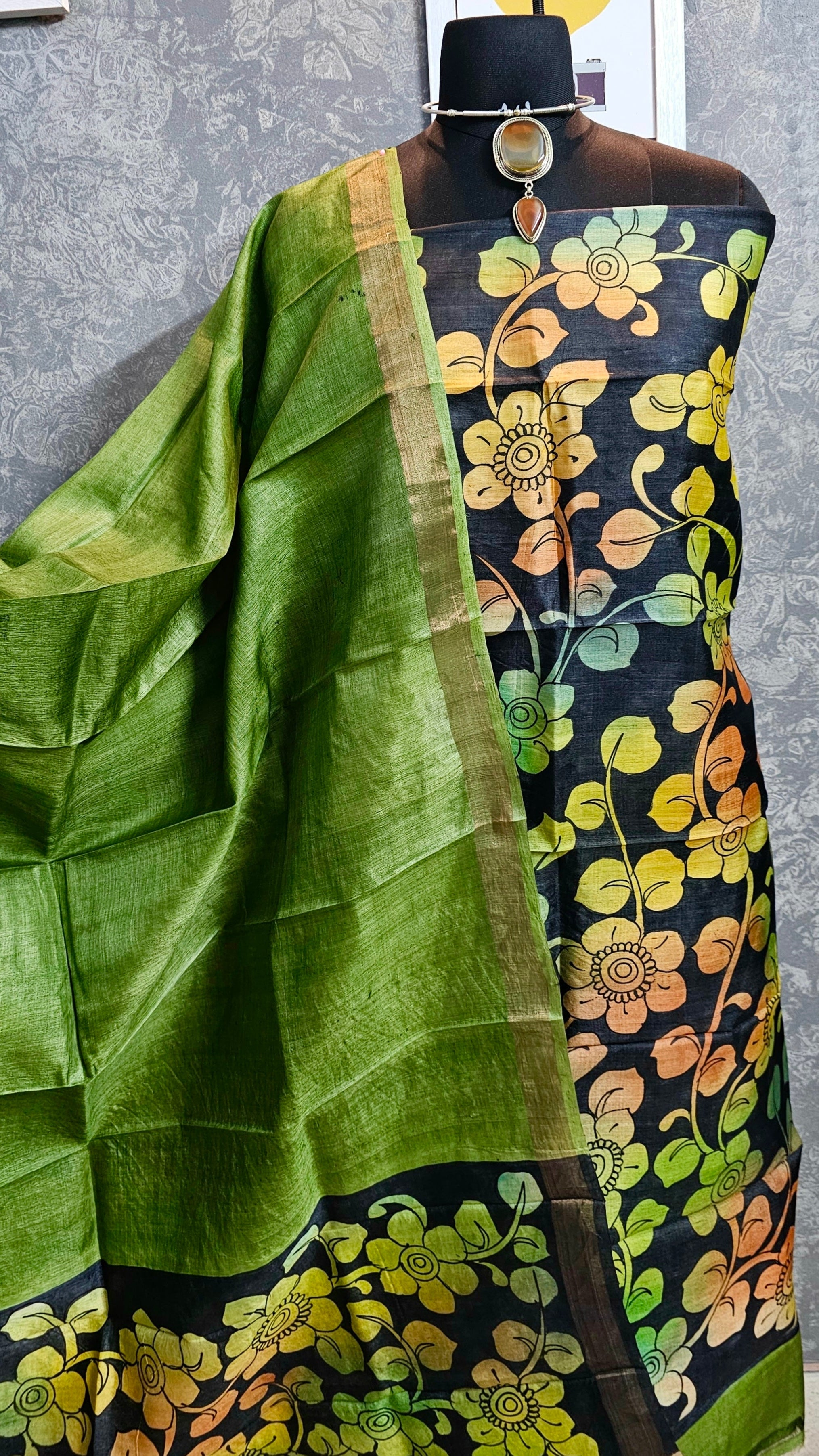 Kalamrita - Parrot Green & Black Floral Gachhi Tussar Kalamkari