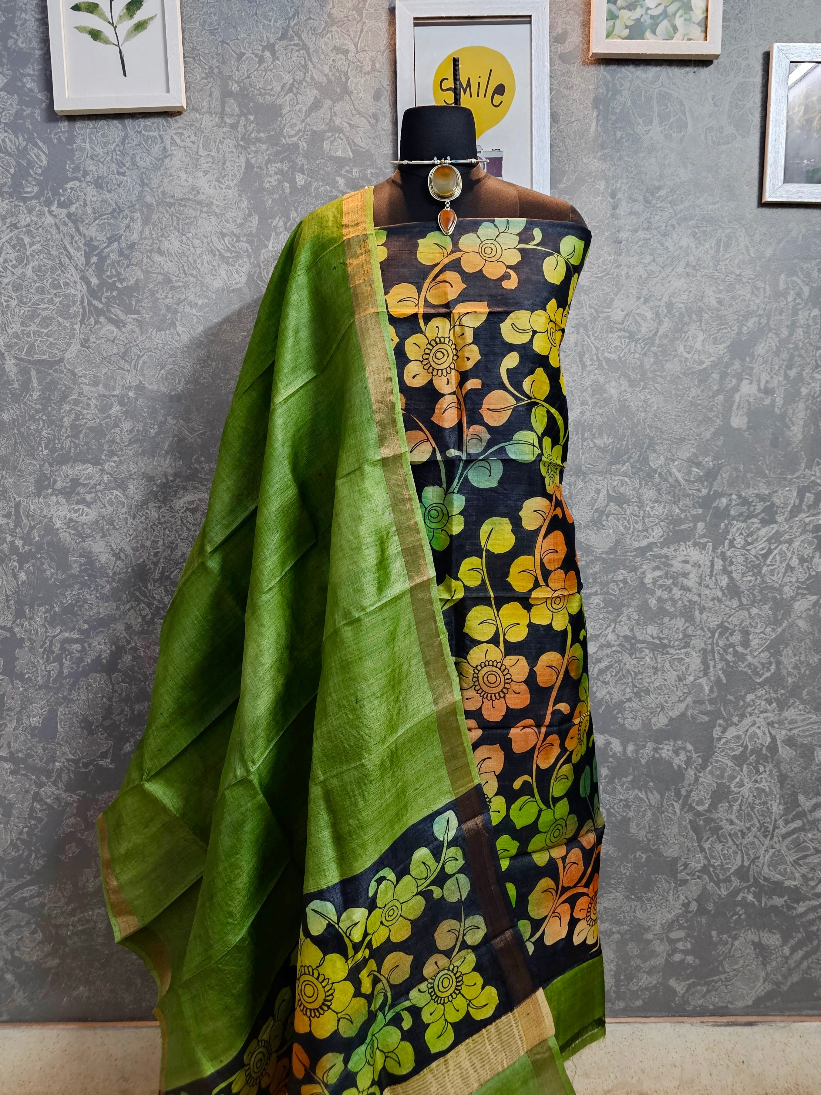 Kalamrita - Parrot Green & Black Floral Gachhi Tussar Kalamkari