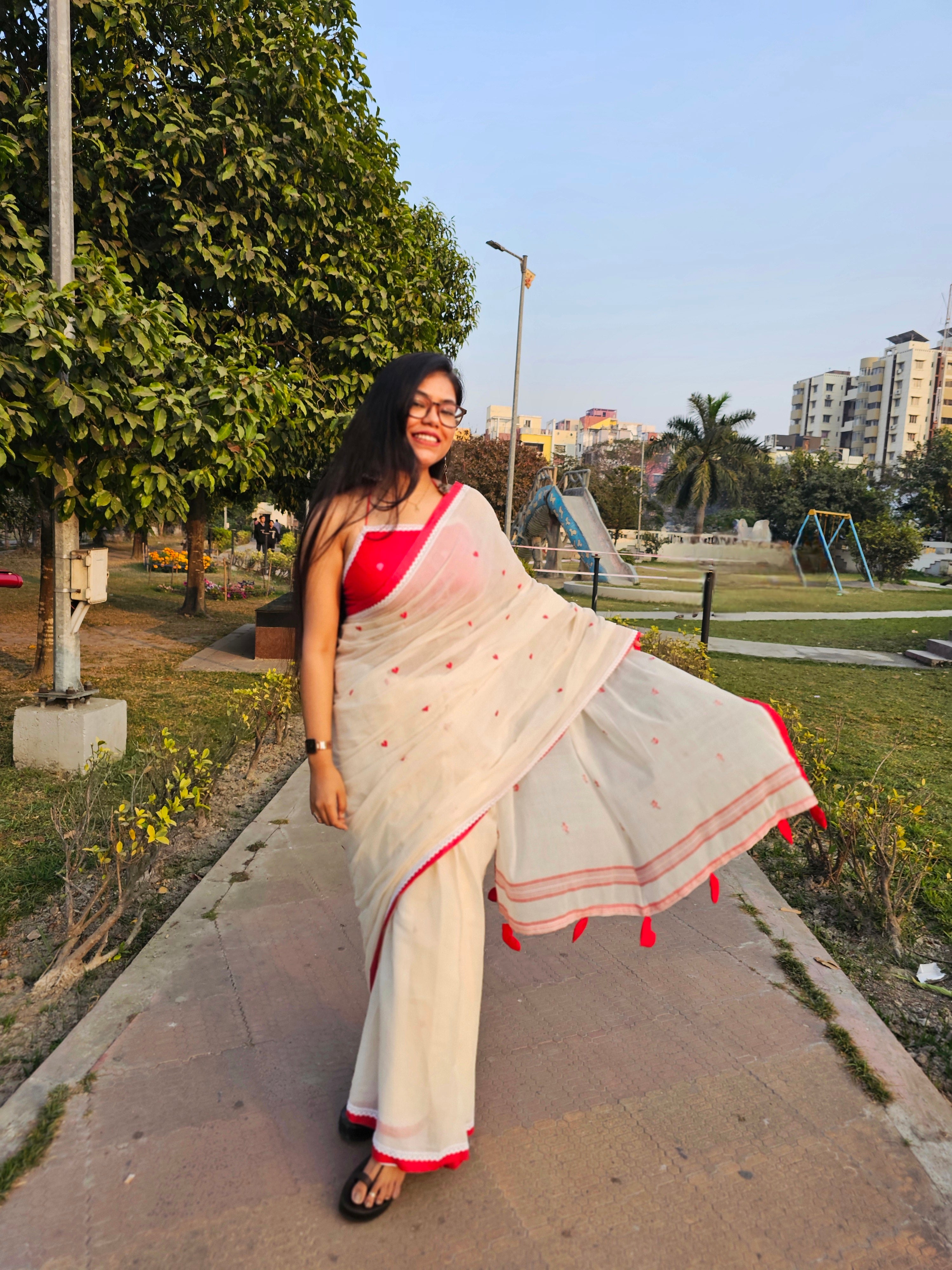 DILRUBA - White Red Handloom Saree